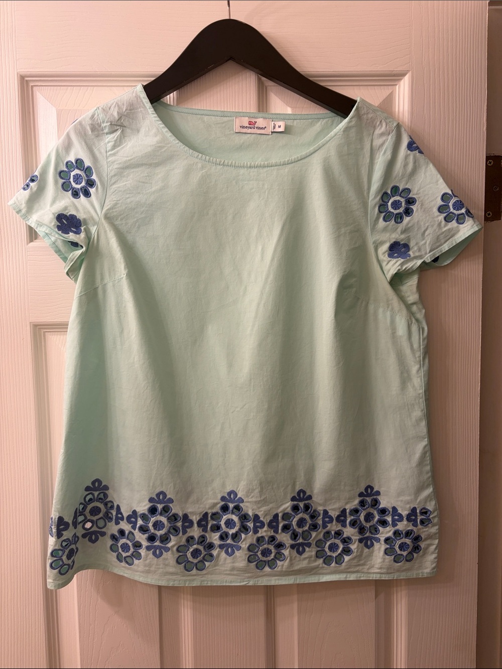 Vineyard Vines floral embroidered top